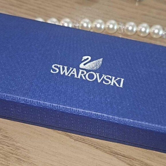 Genuine Swarovski Simulated Pearl & Crystal 19" Necklace NWT and Box! - Picture 4 of 11